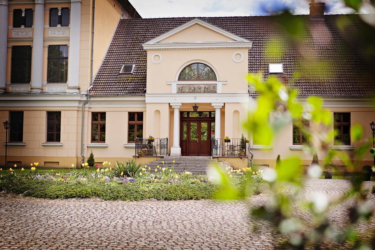 Отели типа «постель и завтрак» Pałac Jabłonowo Уйсце-34