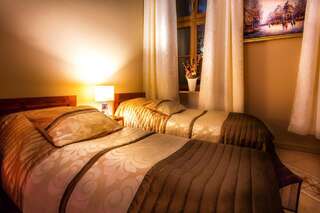 Отели типа «постель и завтрак» Pałac Jabłonowo Уйсце Просторный двухместный номер с 2 отдельными кроватями-1